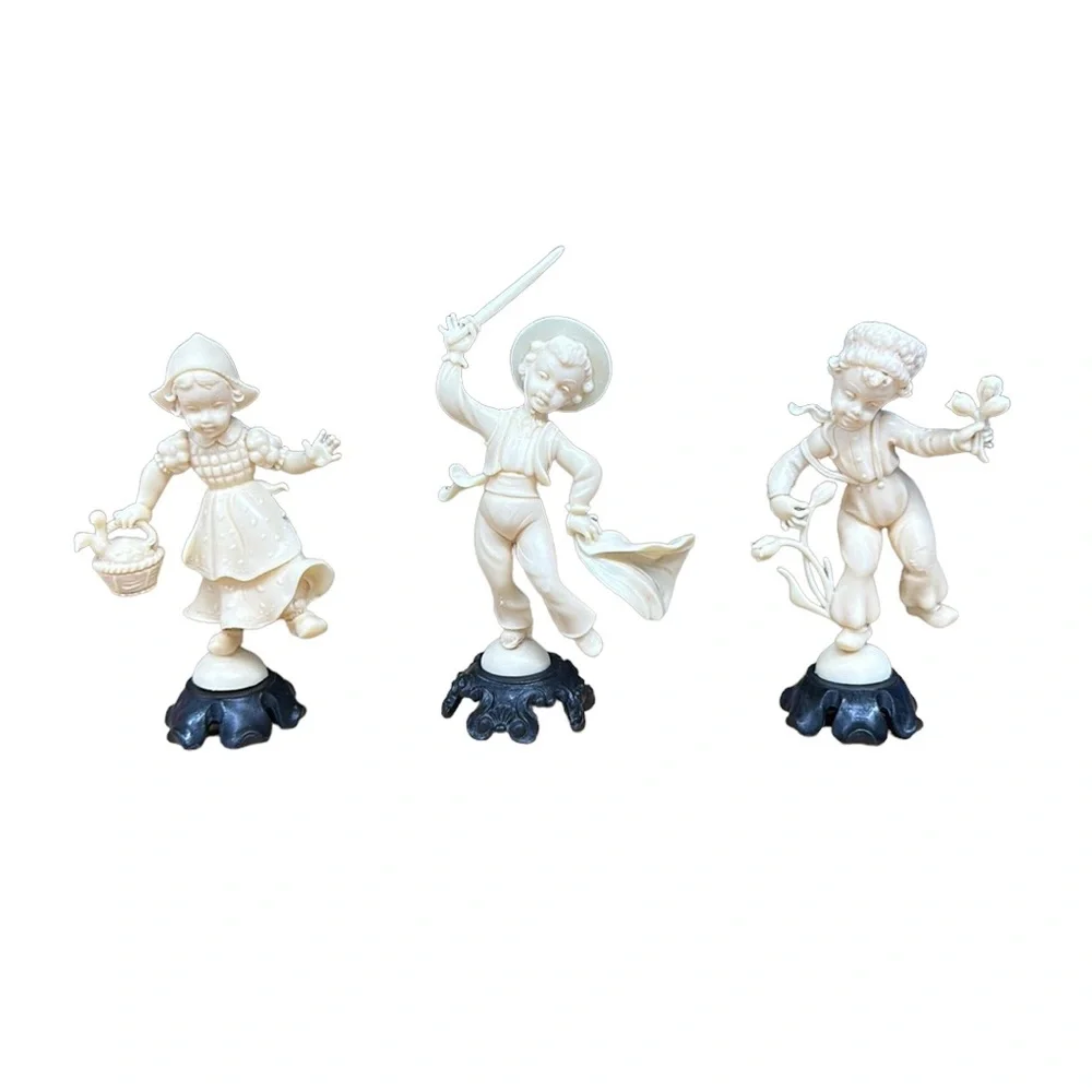 Depositato Italian Figurines Cream Color Plastic Girl Boy Children Made in Italy